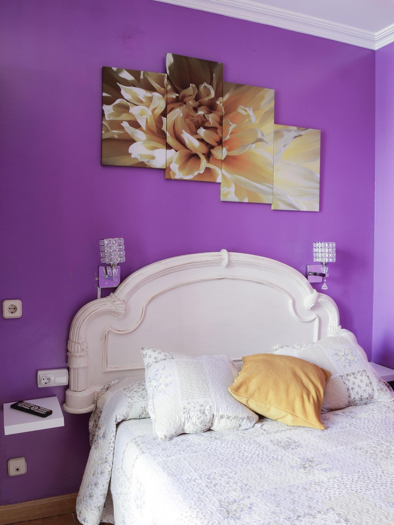 بيت شباب آر سي ميجيول أنجيل مدريد المظهر الخارجي الصورة Purple bedroom