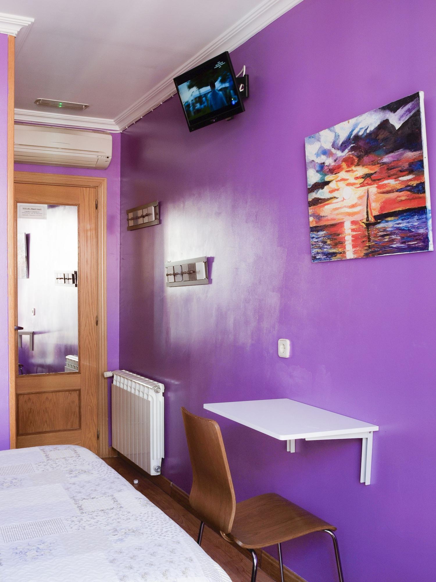بيت شباب آر سي ميجيول أنجيل مدريد المظهر الخارجي الصورة A room at the hostel