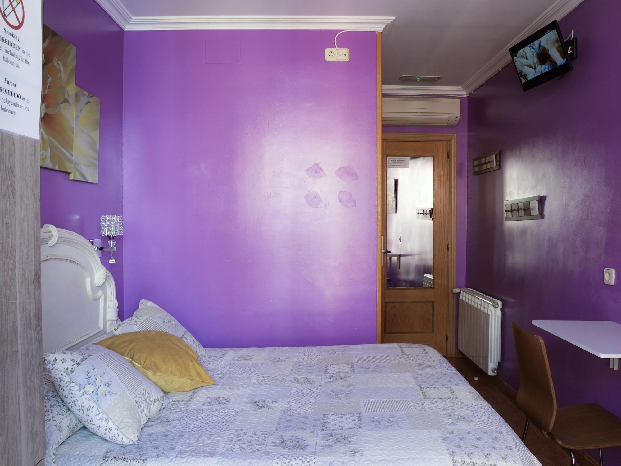 بيت شباب آر سي ميجيول أنجيل مدريد المظهر الخارجي الصورة A room at the hotel