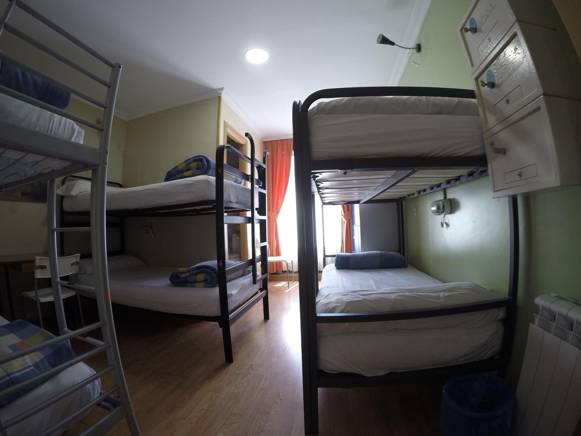 بيت شباب آر سي ميجيول أنجيل مدريد المظهر الخارجي الصورة Hostel in Madrid, Spain