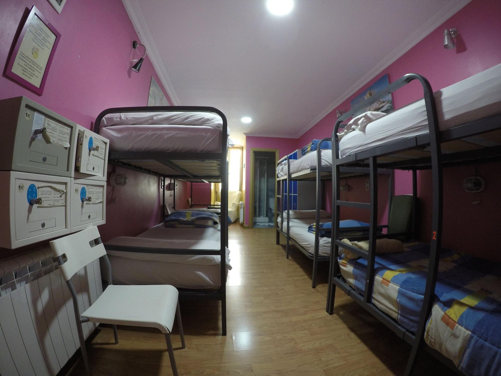 بيت شباب آر سي ميجيول أنجيل مدريد المظهر الخارجي الصورة Hostel in Madrid, Spain