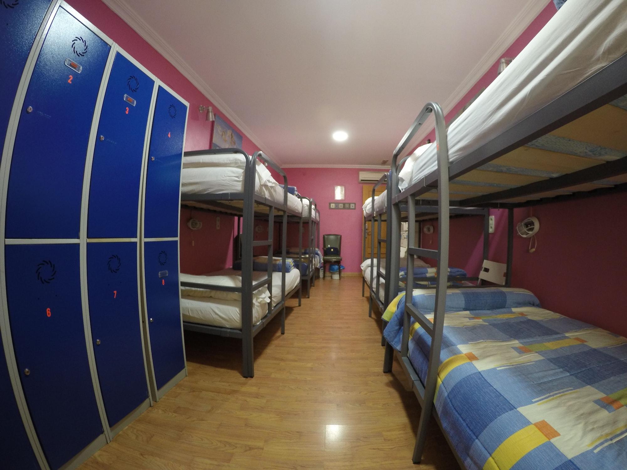 بيت شباب آر سي ميجيول أنجيل مدريد المظهر الخارجي الصورة Hostel in Madrid, Spain