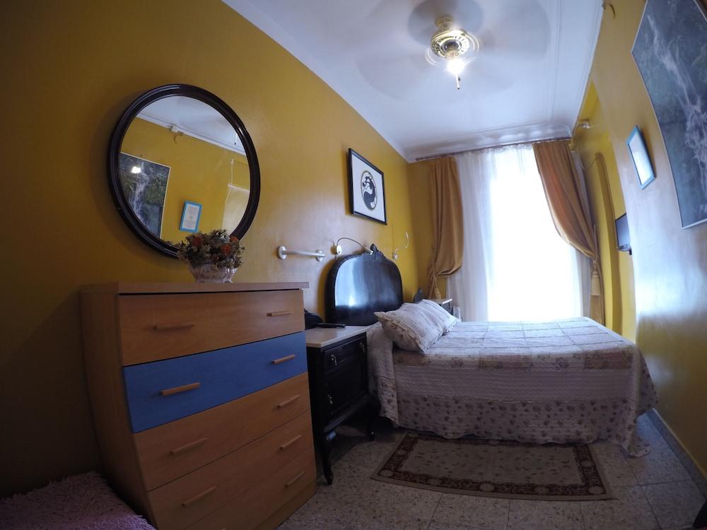 بيت شباب آر سي ميجيول أنجيل مدريد المظهر الخارجي الصورة A bedroom