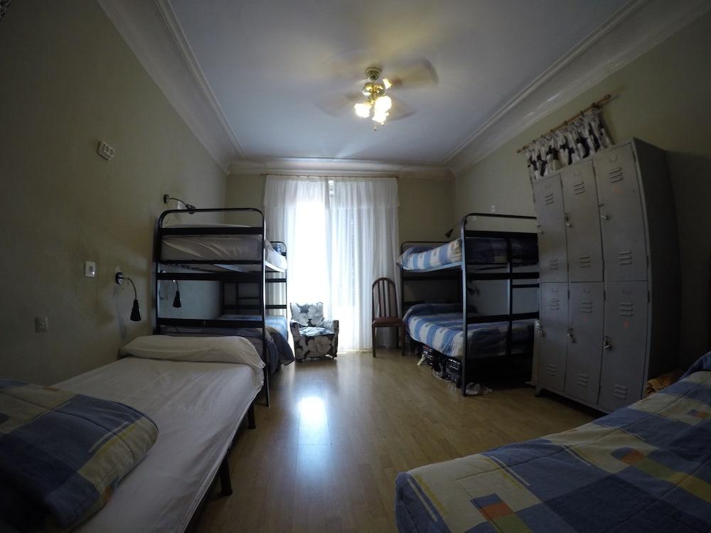 بيت شباب آر سي ميجيول أنجيل مدريد المظهر الخارجي الصورة Hostel room in Spain