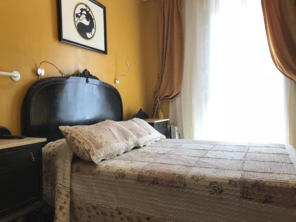 بيت شباب آر سي ميجيول أنجيل مدريد المظهر الخارجي الصورة A bed