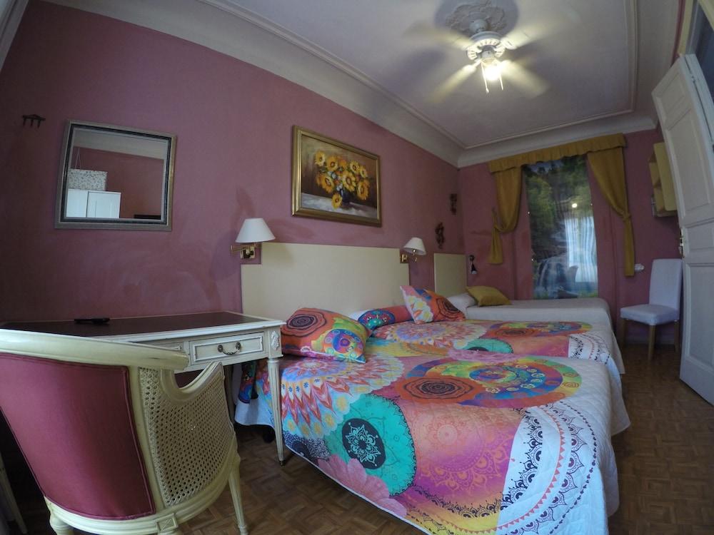 بيت شباب آر سي ميجيول أنجيل مدريد المظهر الخارجي الصورة A room at the hotel