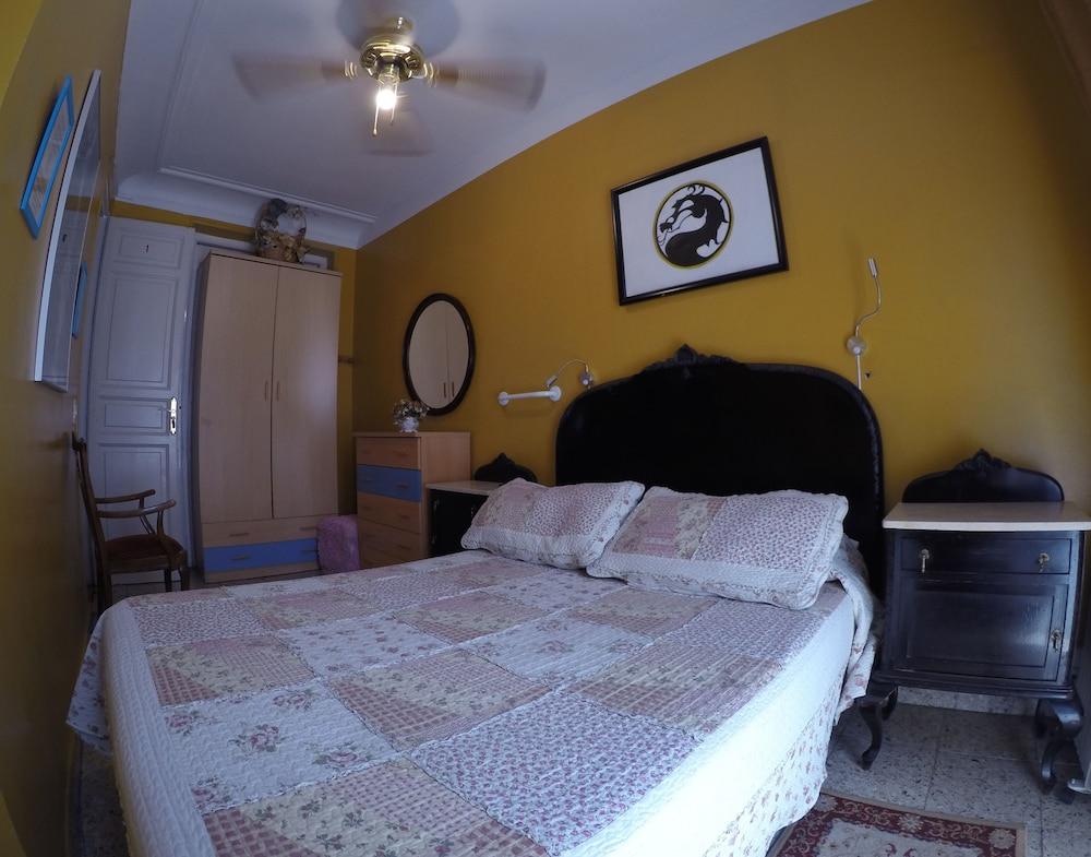 بيت شباب آر سي ميجيول أنجيل مدريد المظهر الخارجي الصورة A bedroom