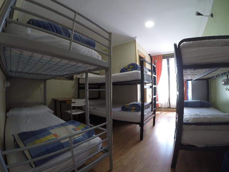 بيت شباب آر سي ميجيول أنجيل مدريد المظهر الخارجي الصورة Hostel in Madrid, Spain