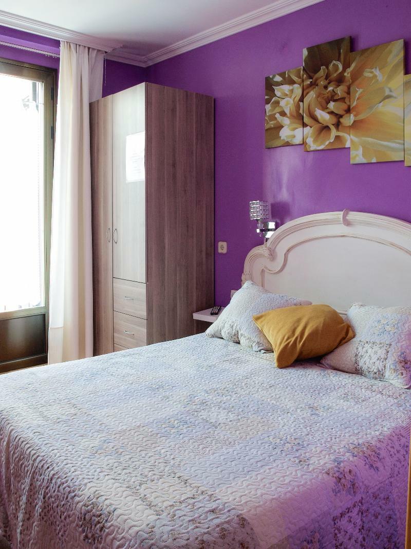 بيت شباب آر سي ميجيول أنجيل مدريد المظهر الخارجي الصورة A bedroom