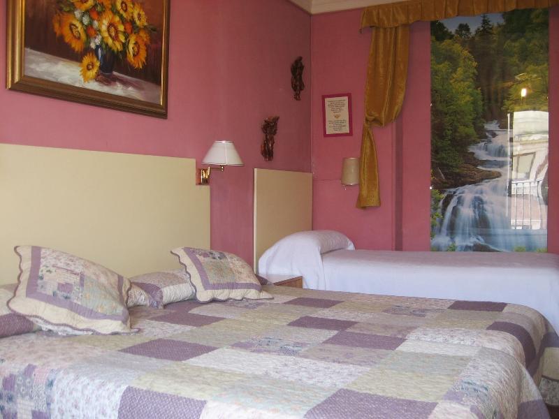 بيت شباب آر سي ميجيول أنجيل مدريد المظهر الخارجي الصورة A room at the hotel
